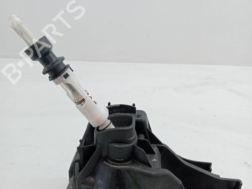 Used Gear lever RENAULT CLIO V (B7_) 1.5 Blue dCi 85 (B7AG) (86 hp) 23342470