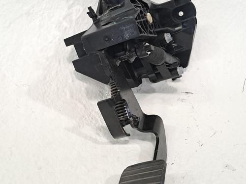 Used Clutch pedal RENAULT TRAFIC III Van (FG_) 1.6 dCi 95 (FGMJ, FGMR) (95 hp) 27274764
