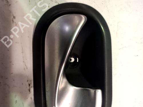 Maneta interior delantera derecha Maneta interior delantera derecha RENAULT SCÉNIC II (JM0/1_) 1.5 dCi (JM1E, JM16) (106 hp) 35807684 35807684