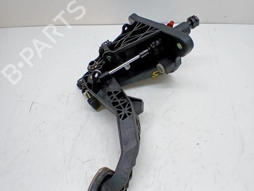 Clutch pedal MERCEDES-BENZ CLA Shooting Brake (X117) CLA 180 (117.942) | BP30846473I13 