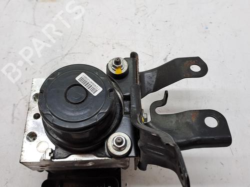Used ABS pump TOYOTA YARIS (_P13_) 1.0 (KSP130_, KSP130) (69 hp) 27098617