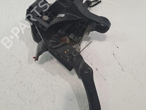 Used Clutch pedal FORD MONDEO V Turnier (CF) 2.0 TDCi (150 hp) 25613520