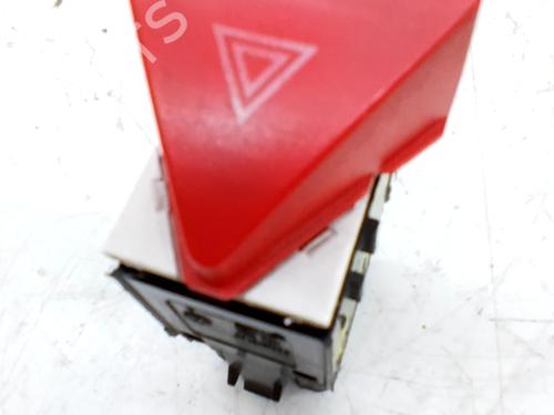 Bouton de warning VW CADDY III MPV (2KB, 2KJ, 2CB, 2CJ) 1.9 TDI (105 hp) 32105873