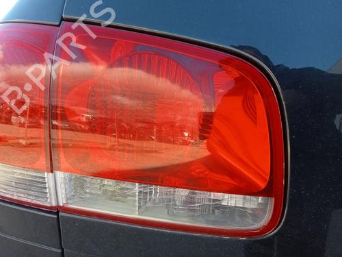 Feu de coffre gauche VW TOUAREG (7LA, 7L6, 7L7) 2.5 R5 TDI (174 hp) 24821128