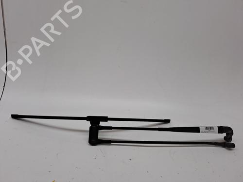 Used Front windshield wiper arm PEUGEOT 108 1.2 (82 hp) 23365385