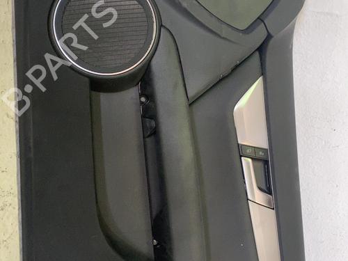 Forreste højre beklædning Forreste højre beklædning MERCEDES-BENZ C-CLASS (W204) C 200 CDI (204.001) (136 hp) 33766918 33766918