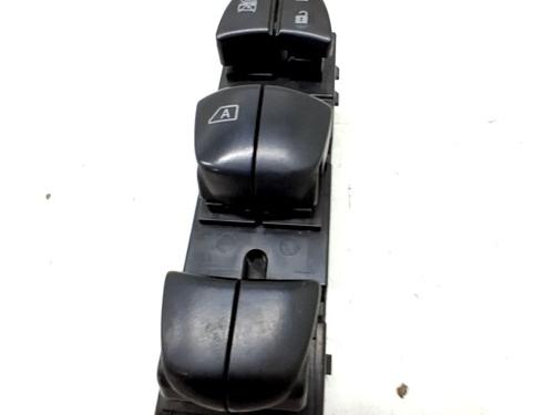 Used Left front window switch NISSAN JUKE (F15) 1.5 dCi (110 hp) 30050450
