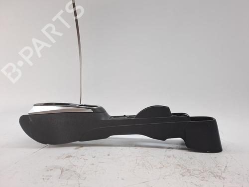 Used Armrest / Center console TOYOTA YARIS (_P13_) 1.0 (KSP130_, KSP130) (69 hp) 23375168