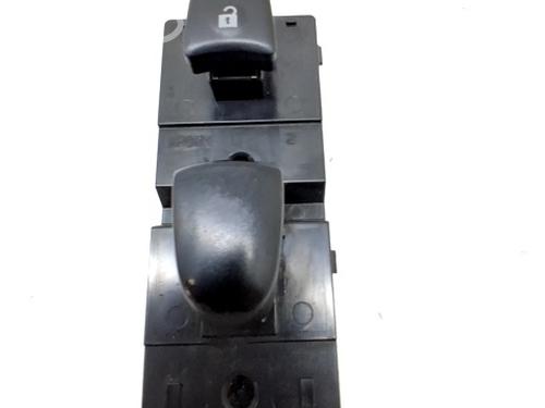 Used Right front window switch NISSAN JUKE (F15) 1.5 dCi (110 hp) 30050449
