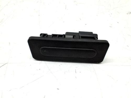 Used Tailgate handle PEUGEOT 3008 II SUV (MC_, MR_, MJ_, M4_) 1.5 BlueHDi 130 (131 hp) 30270572