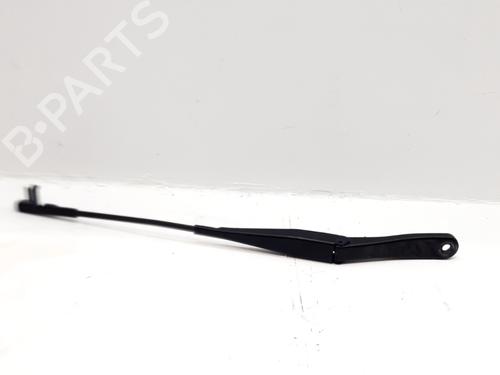 Used Front windshield wiper arm OPEL ASTRA H (A04) 1.6 (L48) (105 hp) 30920683