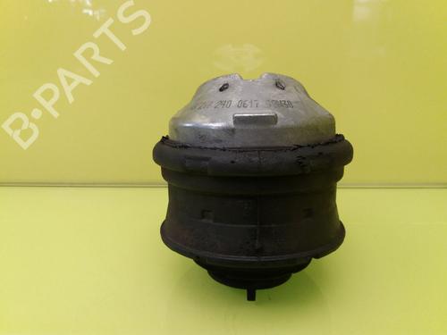 Used Engine mount MERCEDES-BENZ C-CLASS (W202) C 220 CDI (202.133) (125 hp) 23418921