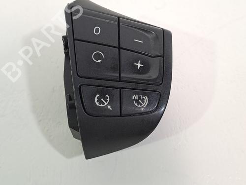 Used Switch VOLVO V40 Hatchback (525) D2 (120 hp) 23371268