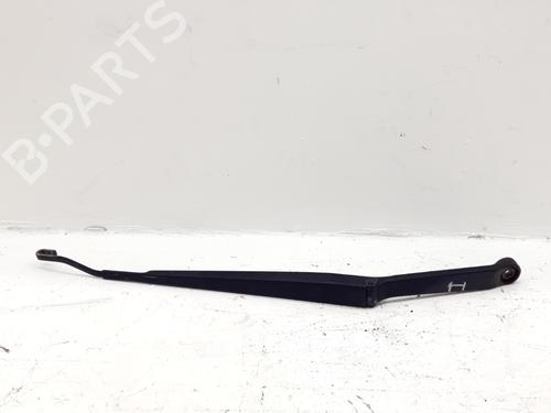 Used Front windshield wiper arm NISSAN X-TRAIL I (T30) 2.5 4x4 (165 hp) 32256822