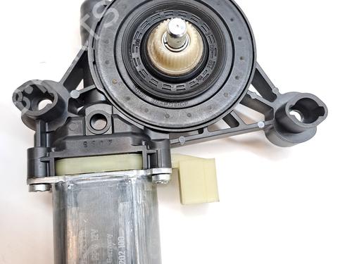 Right front window motor SEAT LEON (5F1) 1.5 TGi | BP23362778E20