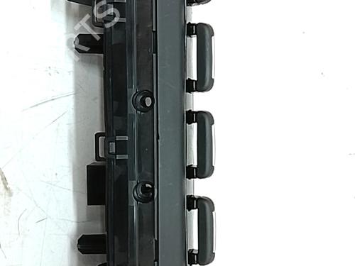 Used Switch Switch ALFA ROMEO GIULIETTA (940_) 2.0 JTDM (940.FXL1A) (140 hp) 33767842 33767842