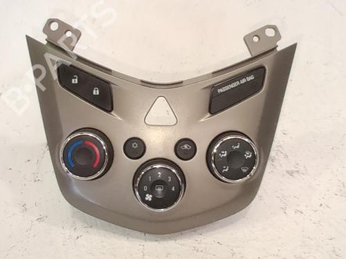 Used Climate control Climate control CHEVROLET AVEO Hatchback (T300) 1.3 D (95 hp) 36407316 36407316