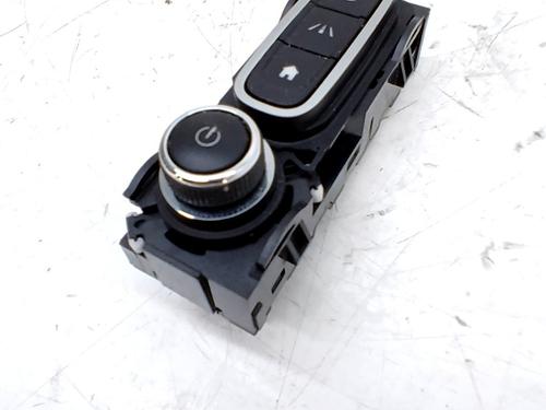 switch-renault-kadjar-ha_-hl_-2015-34647410 main image