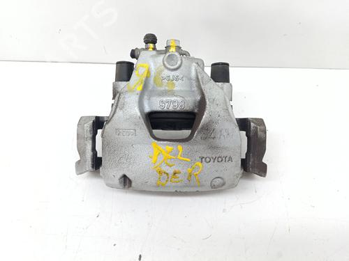 Højre bremsekaliber foran TOYOTA YARIS (_P21_, _PA1_, _PH1_) 1.5 Hybrid (MXPH10, MXPH11) (116 hp) 29228209