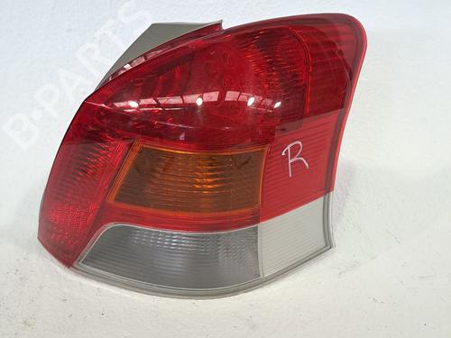 Højre baglygte TOYOTA YARIS (_P9_) 1.33 VVT-i (NSP90_, NSP90R) (100 hp) 23381602