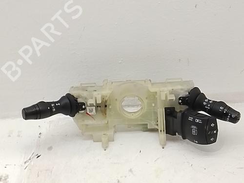 switch-renault-megane-ii-saloon-lm01_-2003-40548127 main image