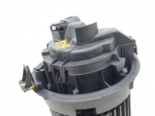 Used Heater blower motor Heater blower motor DACIA SANDERO II 1.5 Blue dCi 95 (B8JL) (95 hp) 36258188 36258188