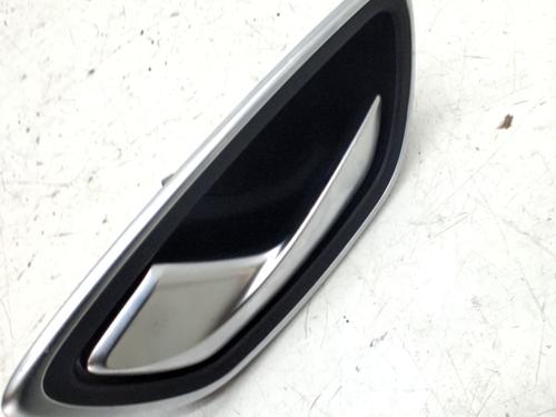 Venstre bak invendig håndtak Venstre bak invendig håndtak RENAULT GRAND SCÉNIC IV (R9_) 1.3 TCe 140 (R9NB) (140 hp) 36317501 36317501