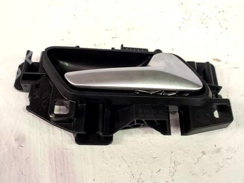 Used Front right interior door handle Front right interior door handle PEUGEOT 208 II (UB_, UP_, UW_, UJ_) e-208 (136 hp) 33772377 33772377