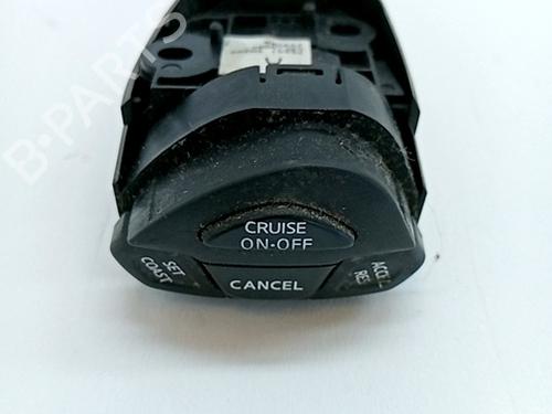 Used Switch NISSAN X-TRAIL I (T30) 2.2 dCi (136 hp) 30452526