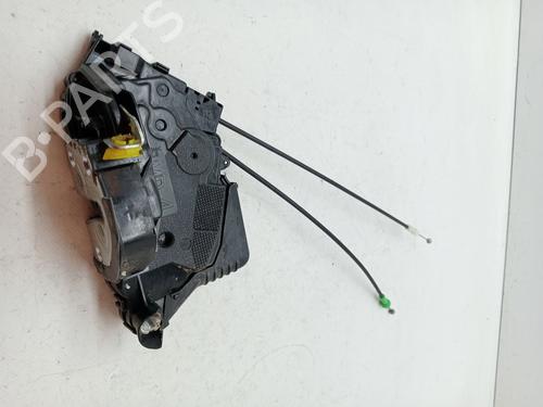 Used Front left lock TOYOTA YARIS (_P9_) 1.3 VVT-i (SCP90_, SCP90R) (87 hp) 23356180