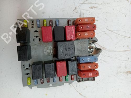 Boîte à Fusibles ALFA ROMEO GT (937_) 1.9 JTD (937CXN1B) (150 hp) 23372478