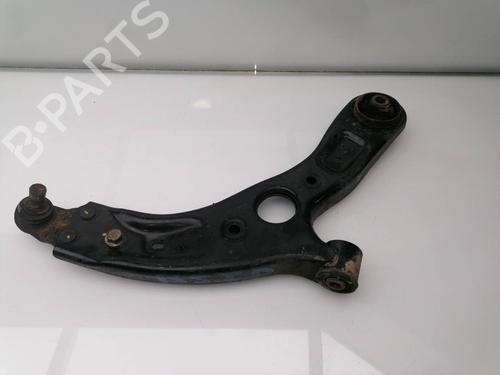 Used Right front suspension arm KIA CARENS IV 1.7 CRDi (116 hp) 23939973