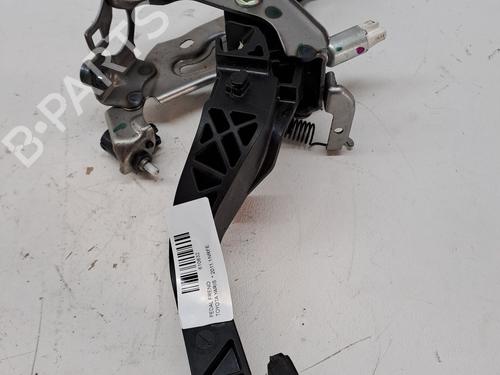 Used Break pedal TOYOTA YARIS (_P13_) 1.3 (NSP130_, NSP130) (99 hp) 23974927