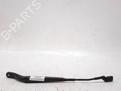 Used Front windshield wiper arm PEUGEOT 2008 II (UD_, US_, UY_, UJ_, UR_, UC_) 1.2 PureTech 100 (USHNK) (101 hp) 27653295