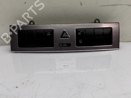 Used Warning switch Warning switch MERCEDES-BENZ CLC-CLASS (CL203) CLC 220 CDI (203.708) (150 hp) 33871410 33871410
