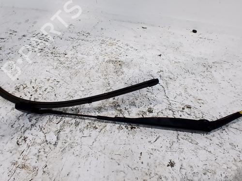 Used Front windshield wiper arm Front windshield wiper arm LYNK & CO 01 PHEV (261 hp) 39740311 39740311