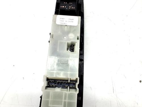 Used Left front window switch NISSAN X-TRAIL II (T31) 2.0 dCi 4x4 (150 hp) 30622119