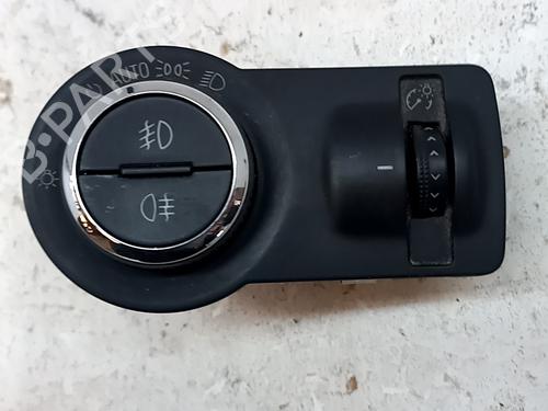 Hovedlysbryter Hovedlysbryter OPEL INSIGNIA A Sports Tourer (G09) 2.0 CDTI (35) (131 hp) 33762200 33762200