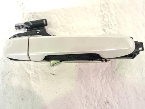 rear-right-exterior-door-handle-toyota-auris-estate-_e18_-2013-2014-2015-2016-2017-2018-32042307 main image
