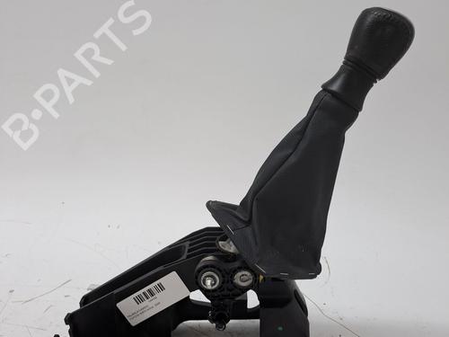 Used Gear lever TOYOTA YARIS (_P13_) 1.0 (KSP130_, KSP130) (69 hp) 23375422