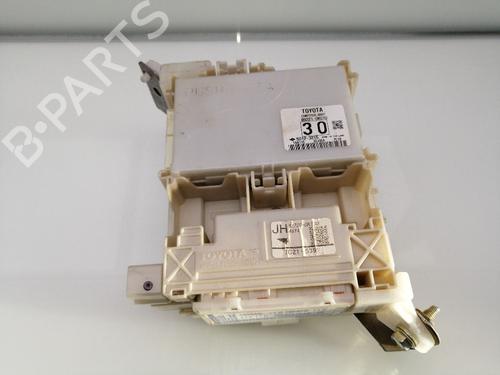 Used Fuse box TOYOTA HILUX VIII Pickup (_N1_) 2.4 D 4WD (GUN125_, GUN125R) (150 hp) 26315755