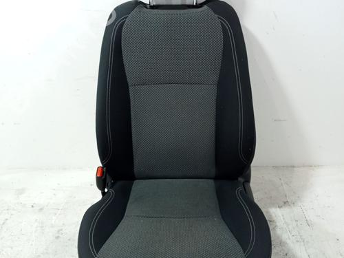 Fahrersitz für TOYOTA YARIS (_P13_) 1.5 Hybrid (NHP130_, NHP130) (101 hp) 32663467