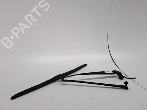 Used Front windshield wiper arm TOYOTA YARIS (_P13_) 1.5 Hybrid (NHP130_, NHP130) (101 hp) 29024009