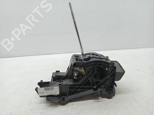 Used Gear lever TOYOTA YARIS (_P13_) 1.5 Hybrid (NHP130_, NHP130) (101 hp) 23351417