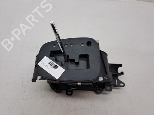 Used Gear lever TOYOTA YARIS (_P13_) 1.5 Hybrid (NHP130_, NHP130) (101 hp) 25457252