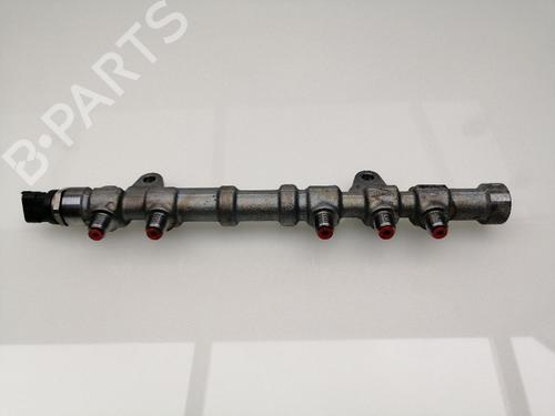 Used Injection rail FIAT GRANDE PUNTO (199_) 1.3 D Multijet (75 hp) 24925699