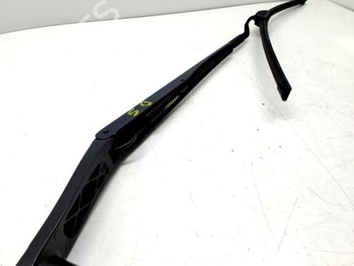 Used Front windshield wiper arm HYUNDAI i30 (GD) 1.4 CRDi (90 hp) 30920140