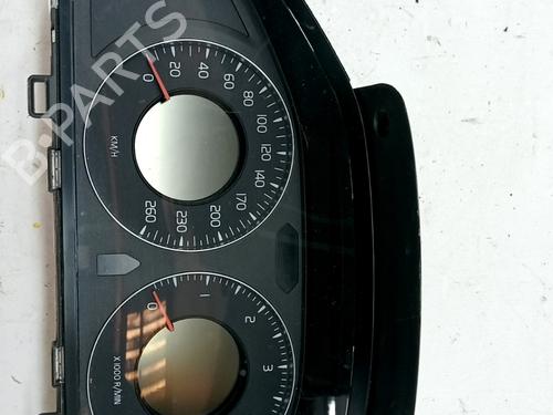 Used Instrument cluster VOLVO XC70 II (136) D5 AWD (185 hp) 31609485
