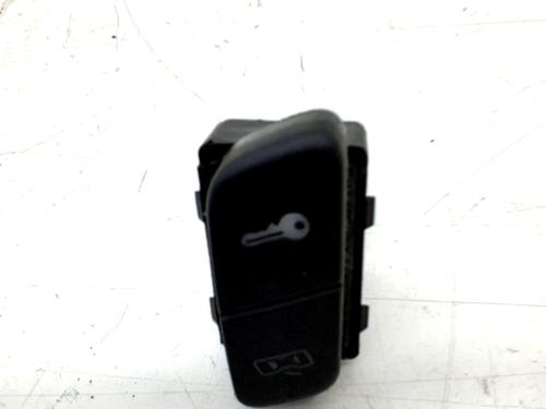 switch-vw-polo-iv-9n_-9a_-2001-2002-2003-2004-2005-2006-2007-2008-2009-2010-2011-2012-2013-2014-32106894 main image