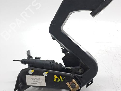 Pédale d'embrayage MERCEDES-BENZ VITO / MIXTO Van (W639) 109 CDI (639.601, 639.603, 639.605) (95 hp) 23375326